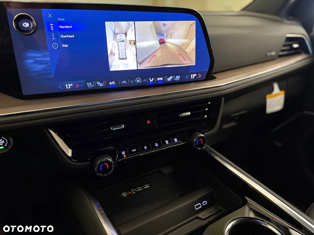 Chevrolet Suburban - 23