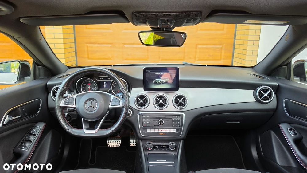 Mercedes-Benz CLA 200 7G-DCT AMG Line - 23