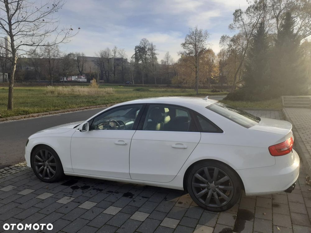 Audi A4 Limousine - 4