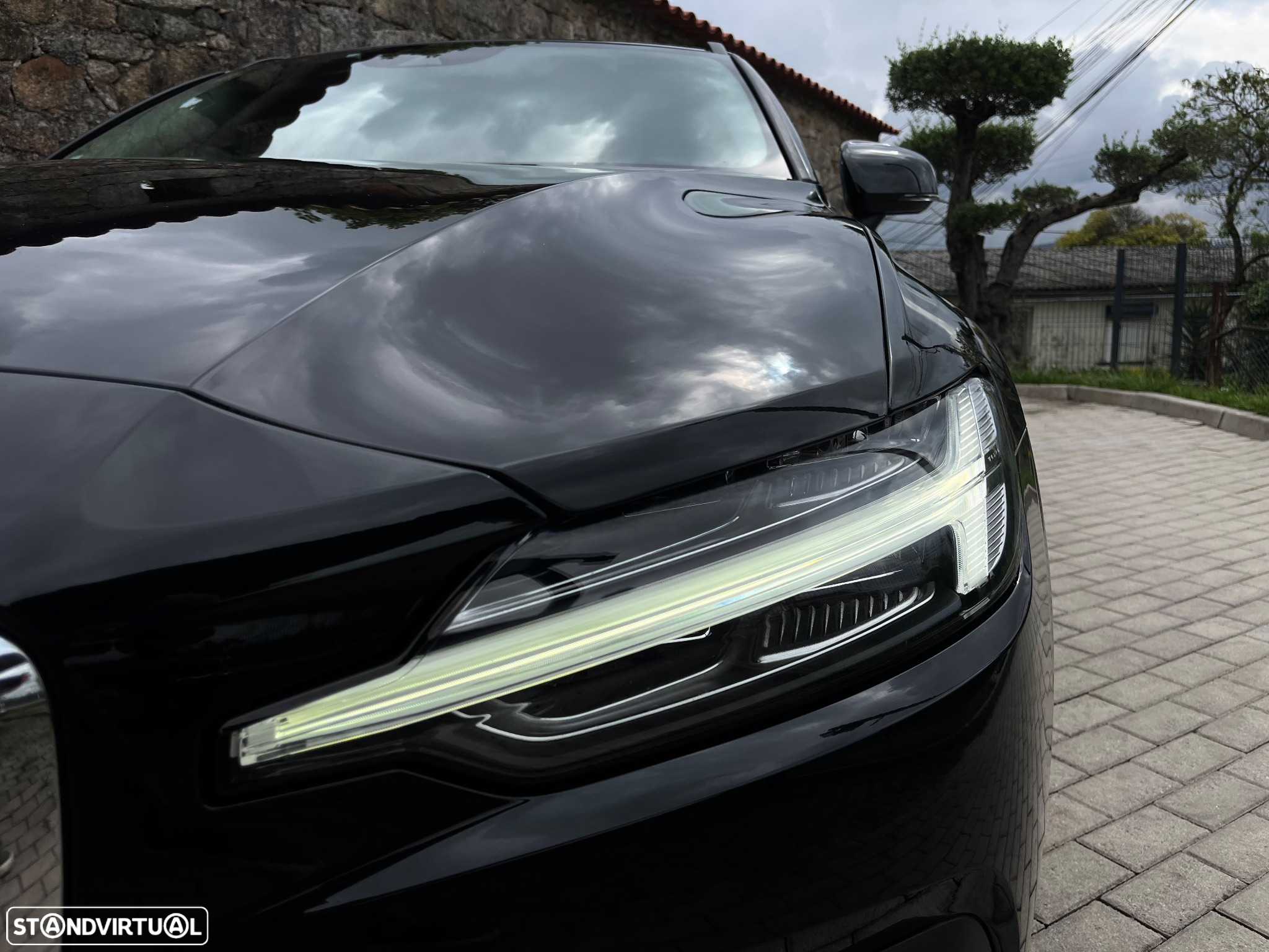 Volvo V60 2.0 B4 Momentum Geartronic - 24