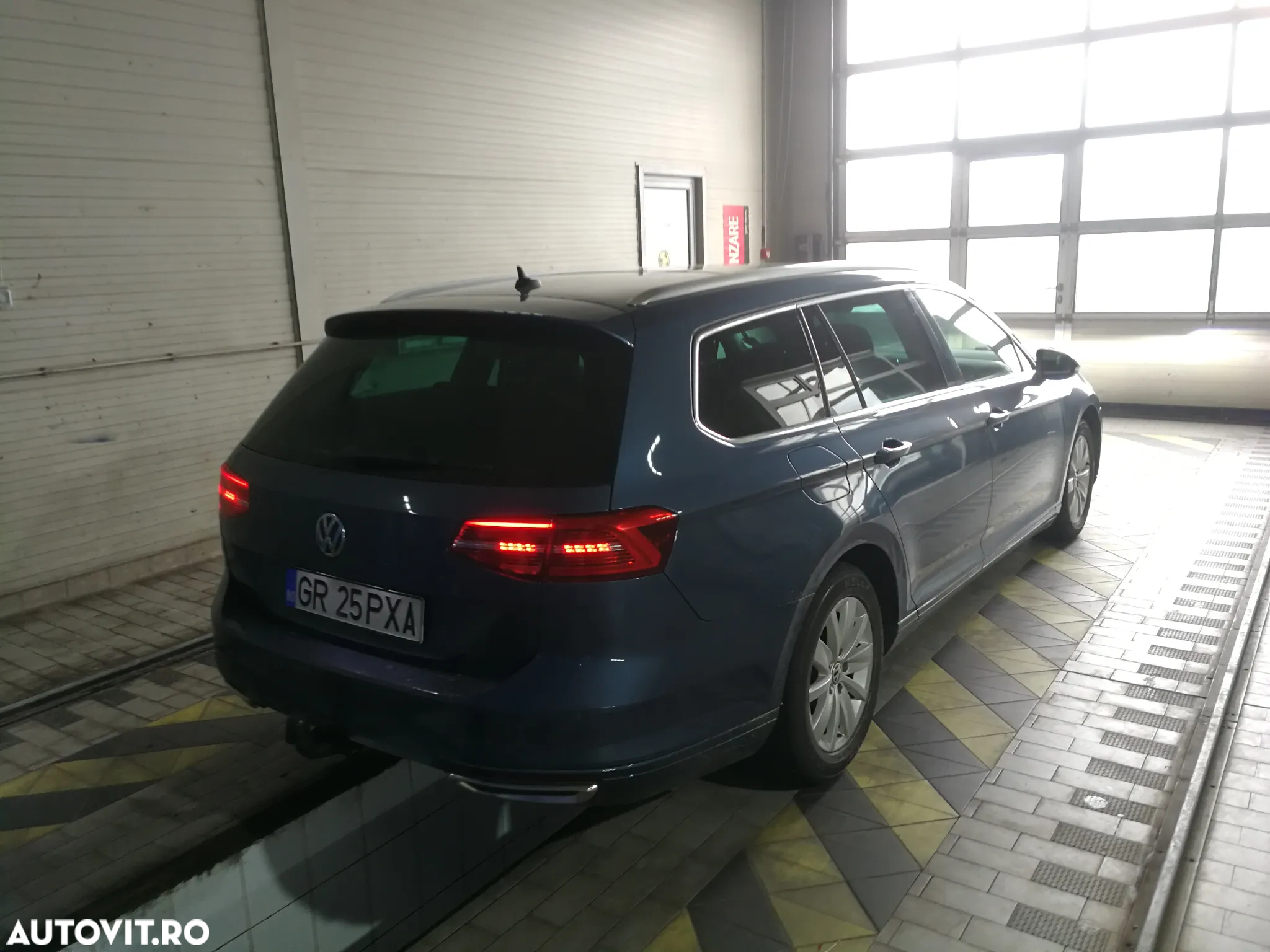 Volkswagen Passat Variant 1.6 TDI SCR DSG Conceptline - 2