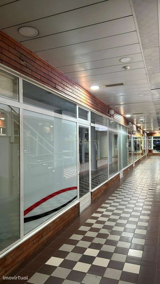 Loja Comercial I Guimarães - Grande imagem: 2/4