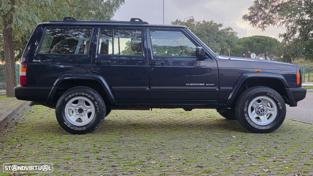 Jeep Cherokee 2.5 TD Sport Oficial - 6