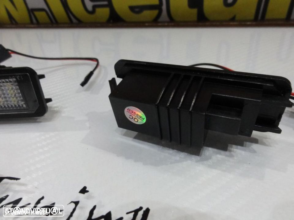Suporte De Lâmpada De Matricula Com Led Branco Para Audi TT 8N 2-doors 1999-2006, VW EOS, Golf 4, 5, 6, 7, Lupo, Passat 3C, CC, Polo 6N2, 9N,9N3, Beetle, Passat B6, B7, Phaeton, Scirocco, Seat Altea, Exeo, Exeo ST, Ibiza 6J, Leon 1P, Skoda Superb 3T 4-drs Sedan 2008, Porsche Carrera GT, 911 Carrera 996, 997, GT2, GT3, Boxster 987, Cayene 9PA, Cayman 987C. - 8