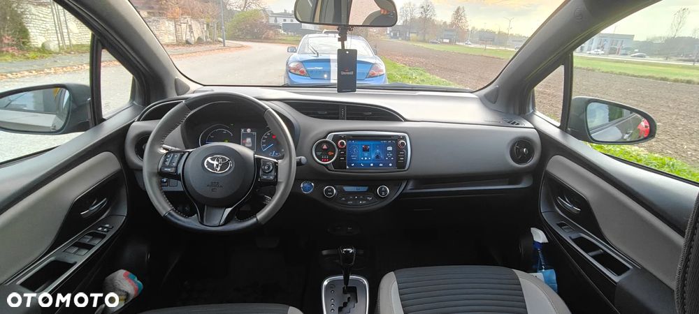 Toyota Yaris 1.5 Dynamic CVT - 12