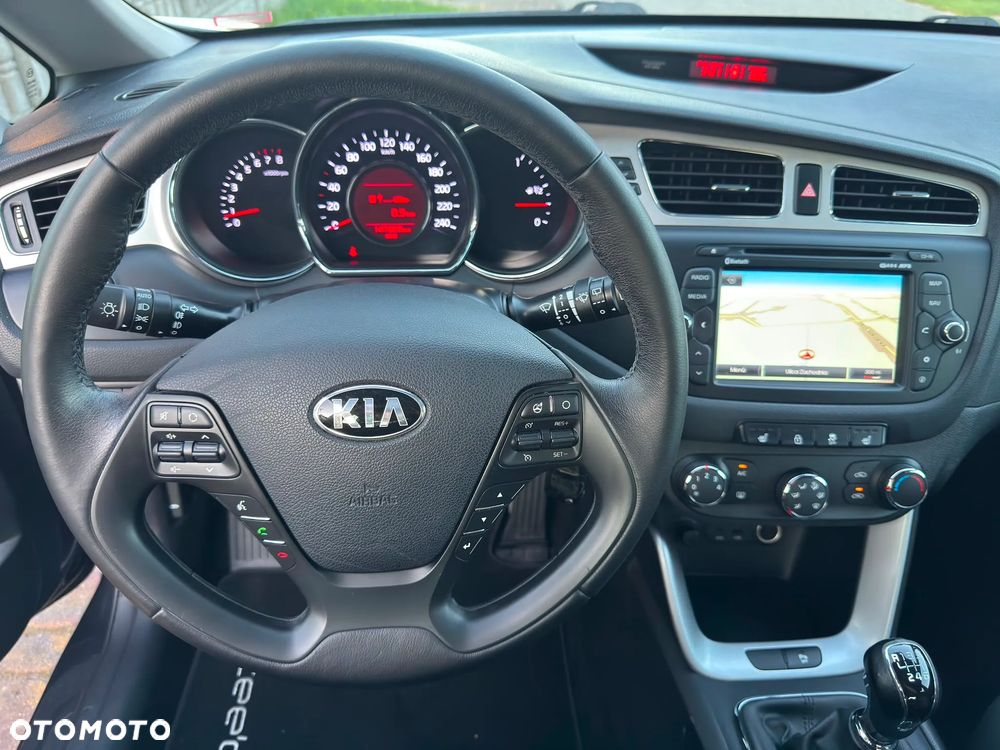 Kia Ceed 1.4 CVVT Fifa World Cup Edition - 13