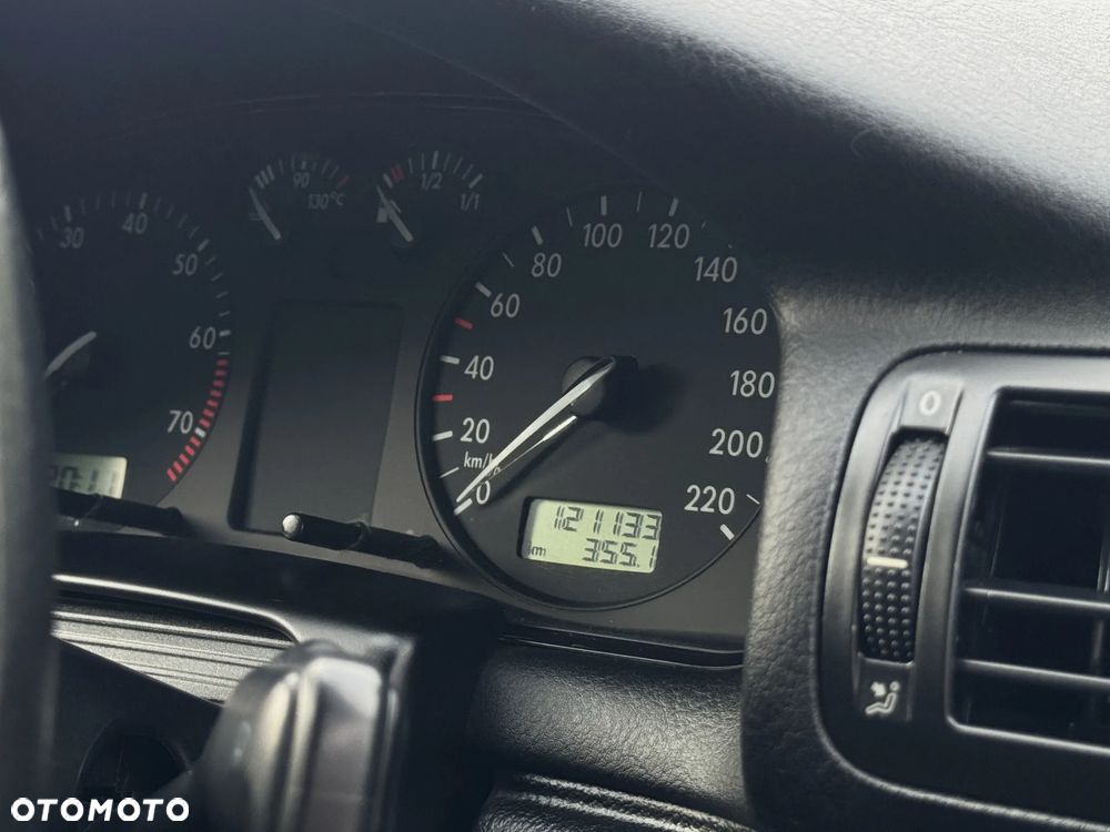 Volkswagen Passat 1.6 GL - 14