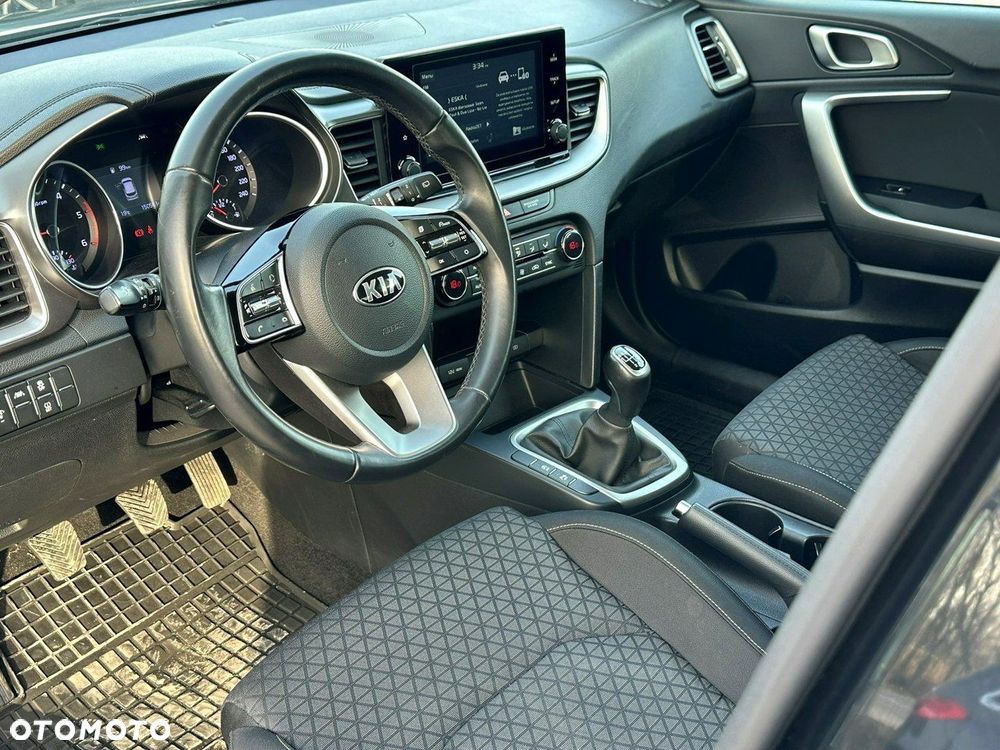 Kia Ceed - 10