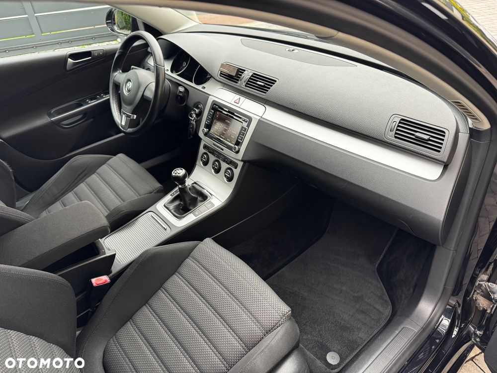 Volkswagen Passat 2.0 TDI BlueMotion Technology R-Line - 18