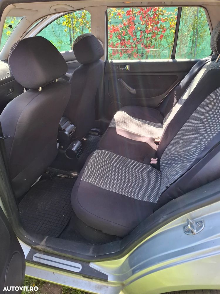 Volkswagen Golf - 5
