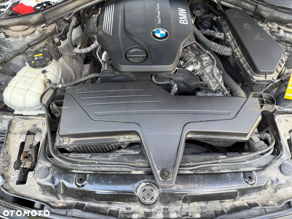 BMW Seria 3 318d - 15