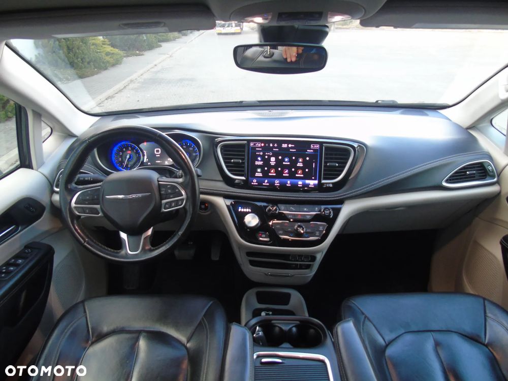 Chrysler Pacifica - 27