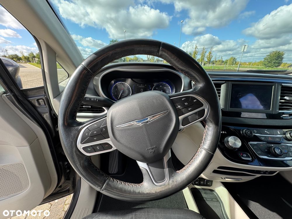 Chrysler Pacifica - 14