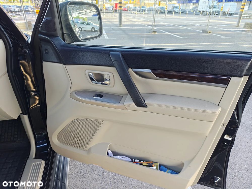 Mitsubishi Pajero 3.8 V6 Automatik Instyle - 12