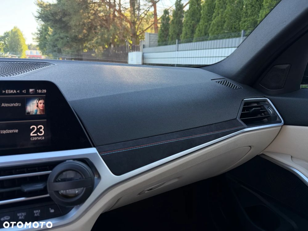 BMW Seria 3 330i M Sport - 27