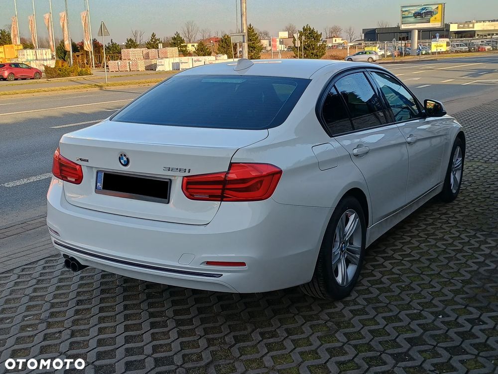 BMW Seria 3 328i xDrive Sport-Aut - 4