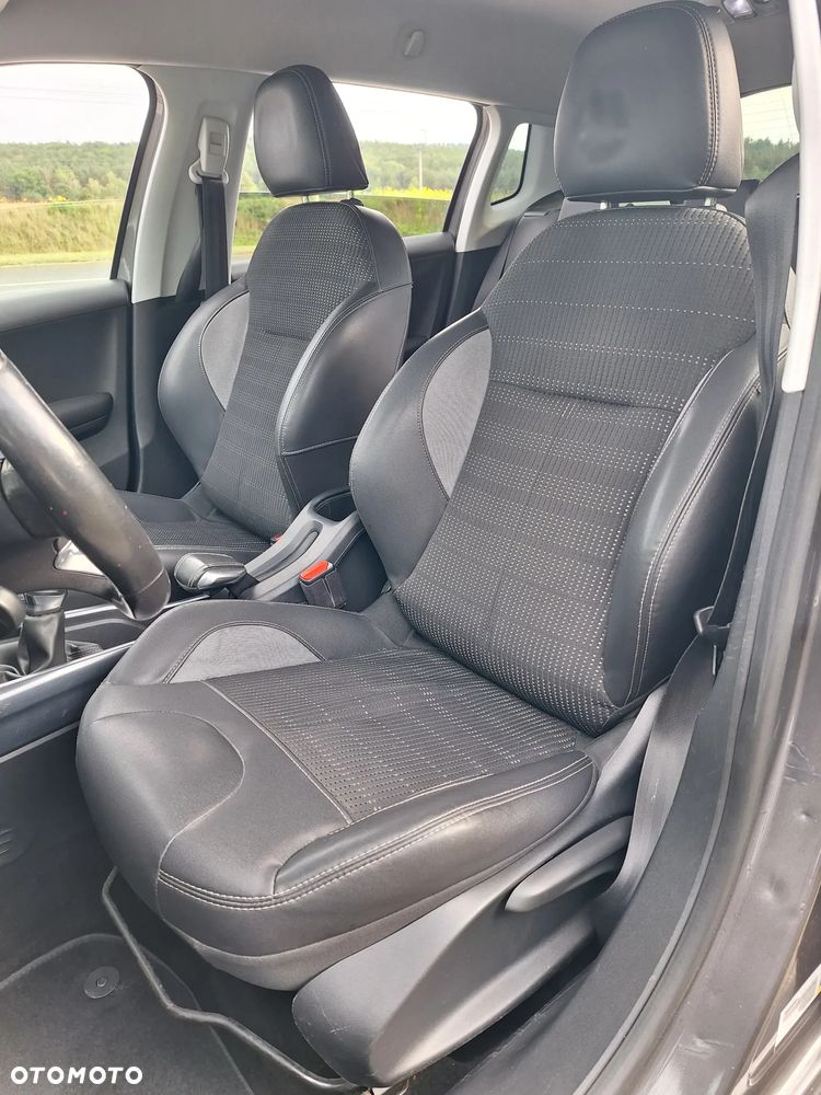 Peugeot 2008 1.6 e-HDi Allure S&S - 21