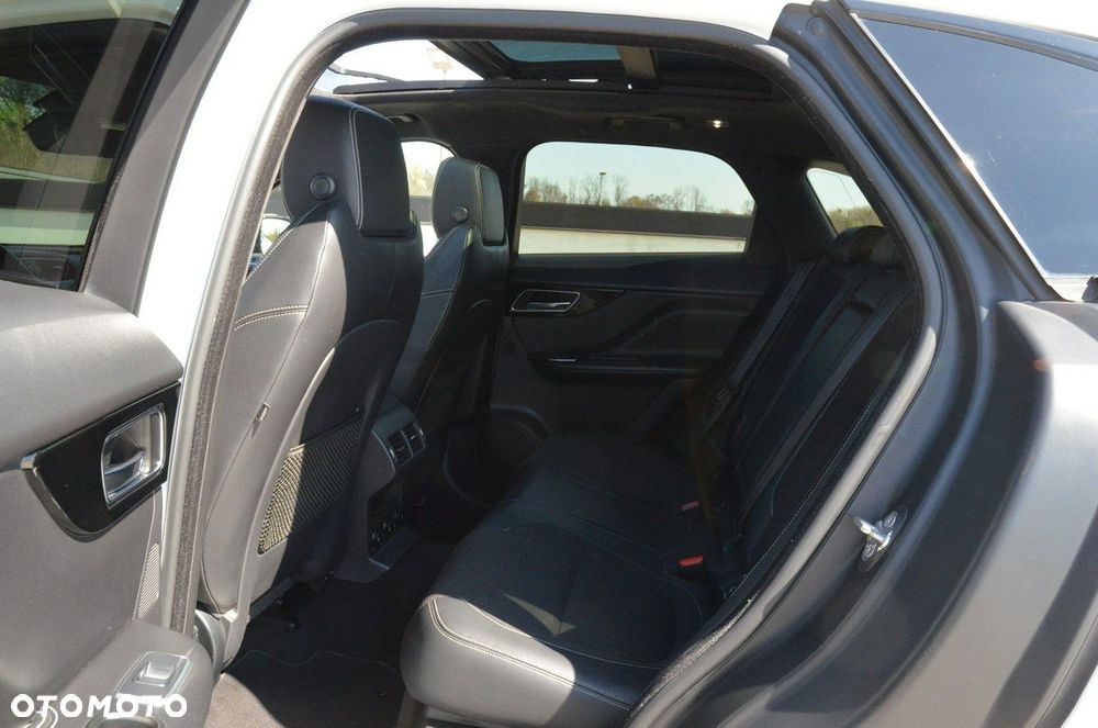 Jaguar F-Pace 2.0 i4P AWD Chequered Flag - 36