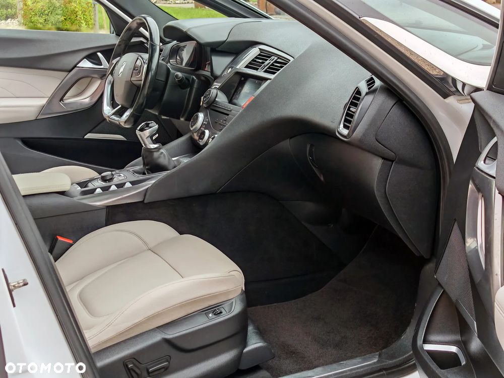 Citroën DS5 HDi 165 SoChic - 12