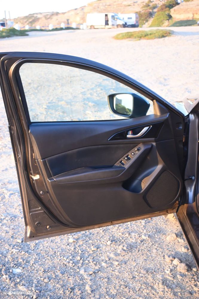 Mazda 3 Hatchback 1.5 Sky-G Evolve Navi - 15