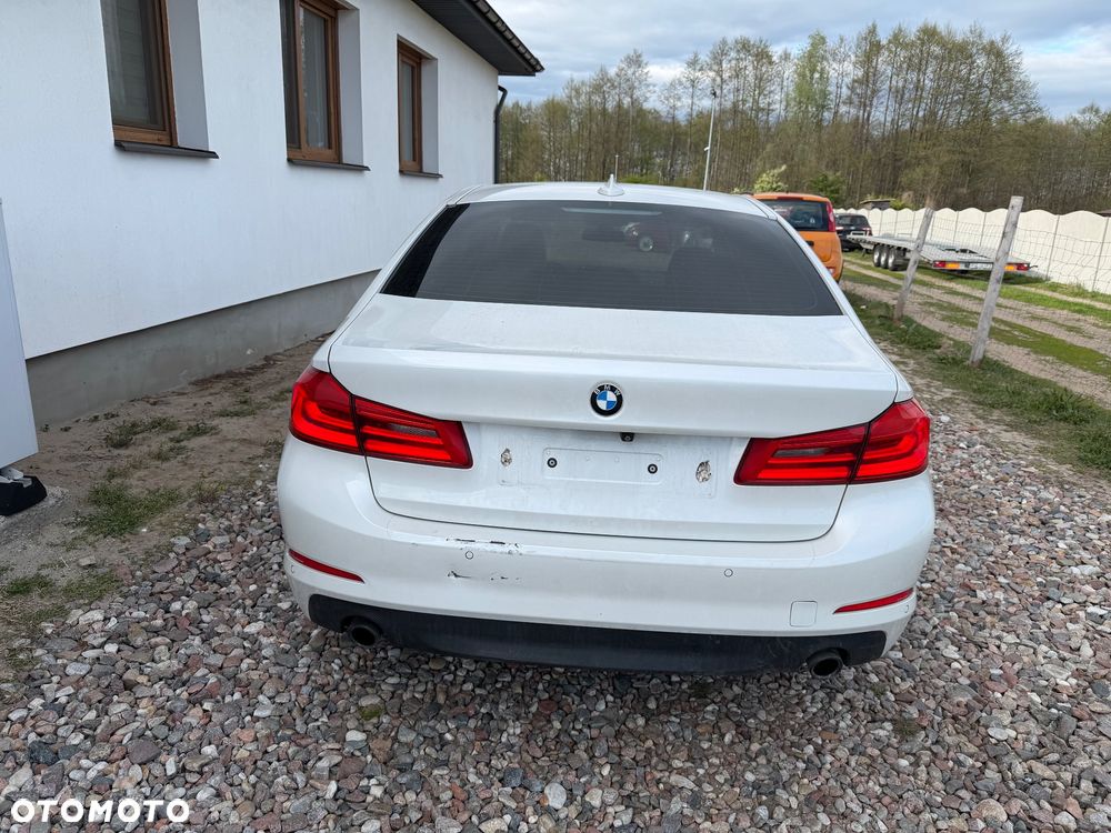 BMW Seria 5 520d Sport Line - 4