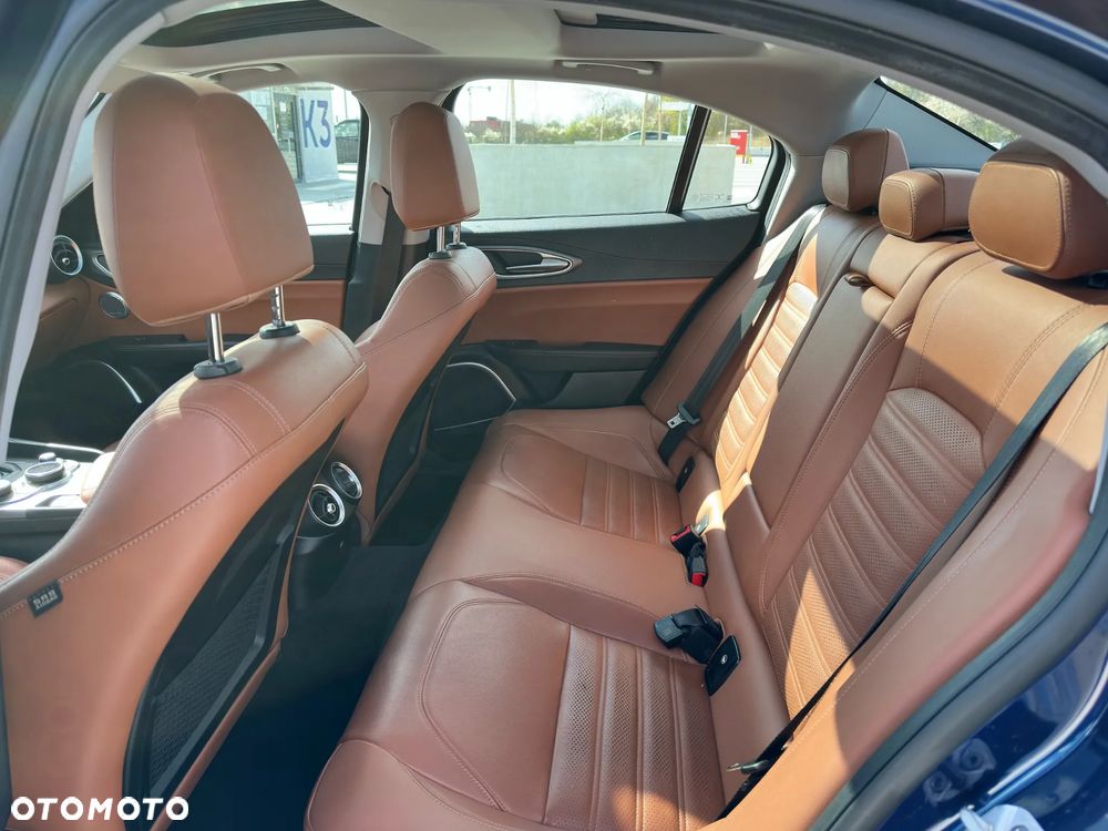 Alfa Romeo Giulia 2.0 Turbo Veloce - 11