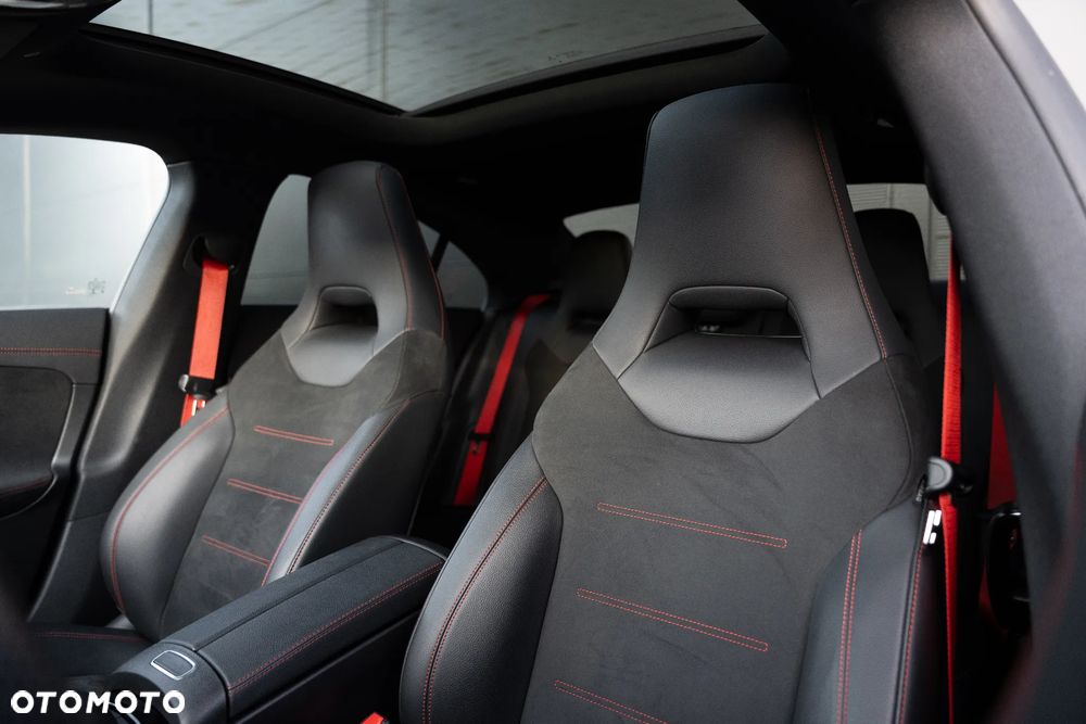 Mercedes-Benz CLA AMG 35 4-Matic 7G-DCT - 17