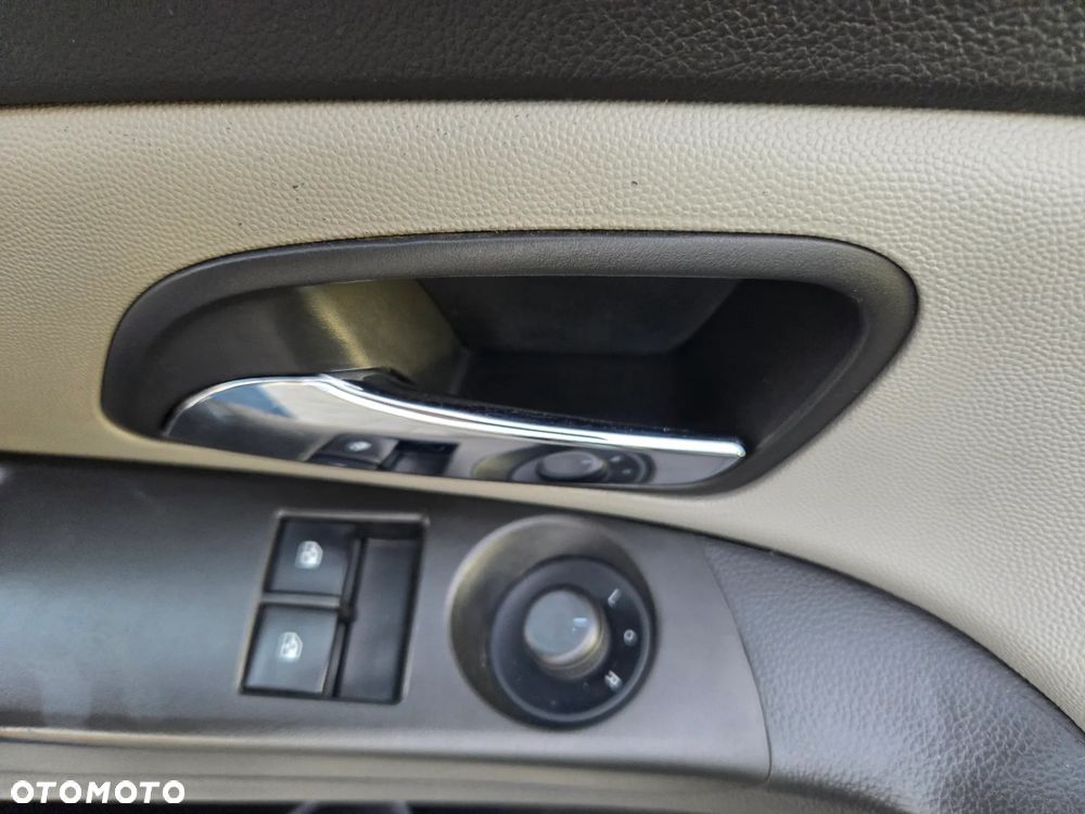 Chevrolet Cruze 1.6 LS+ - 14