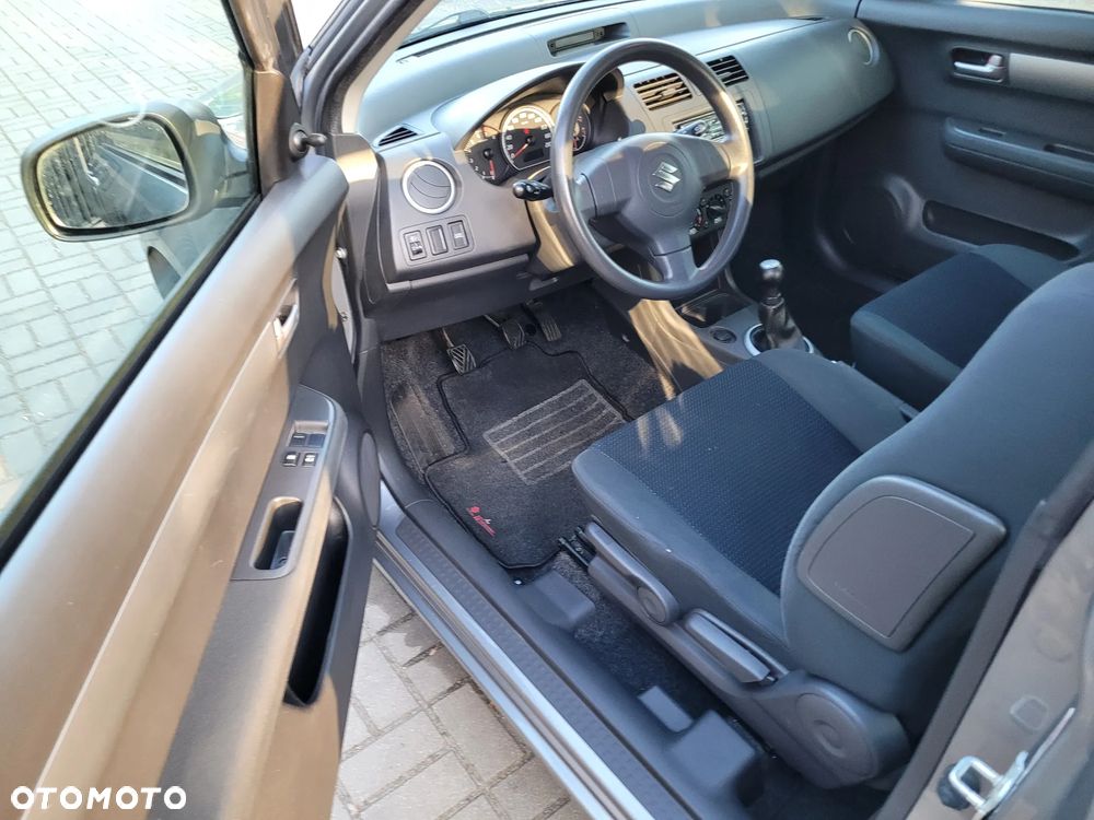 Suzuki Swift 1.3 Club - 8
