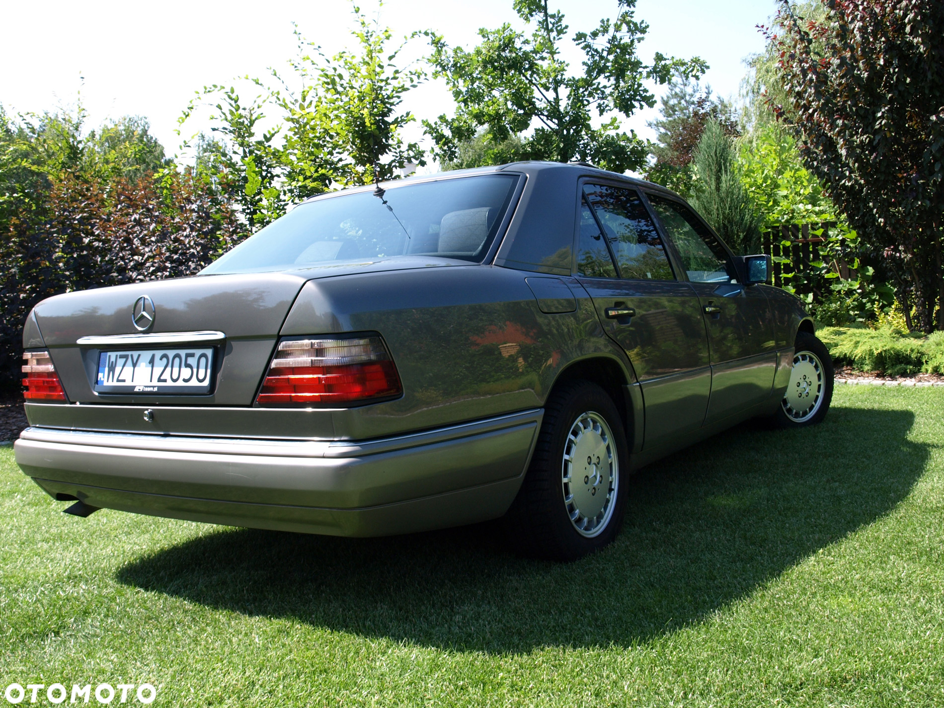 Mercedes-Benz Klasa E 300 D - 14