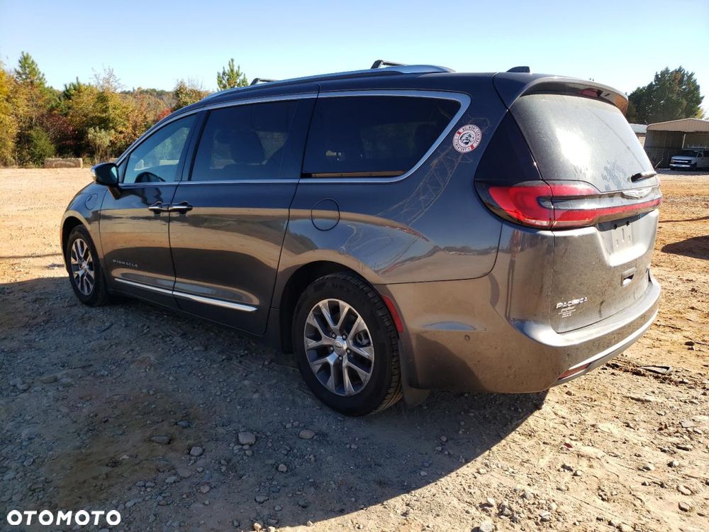 Chrysler Pacifica - 5