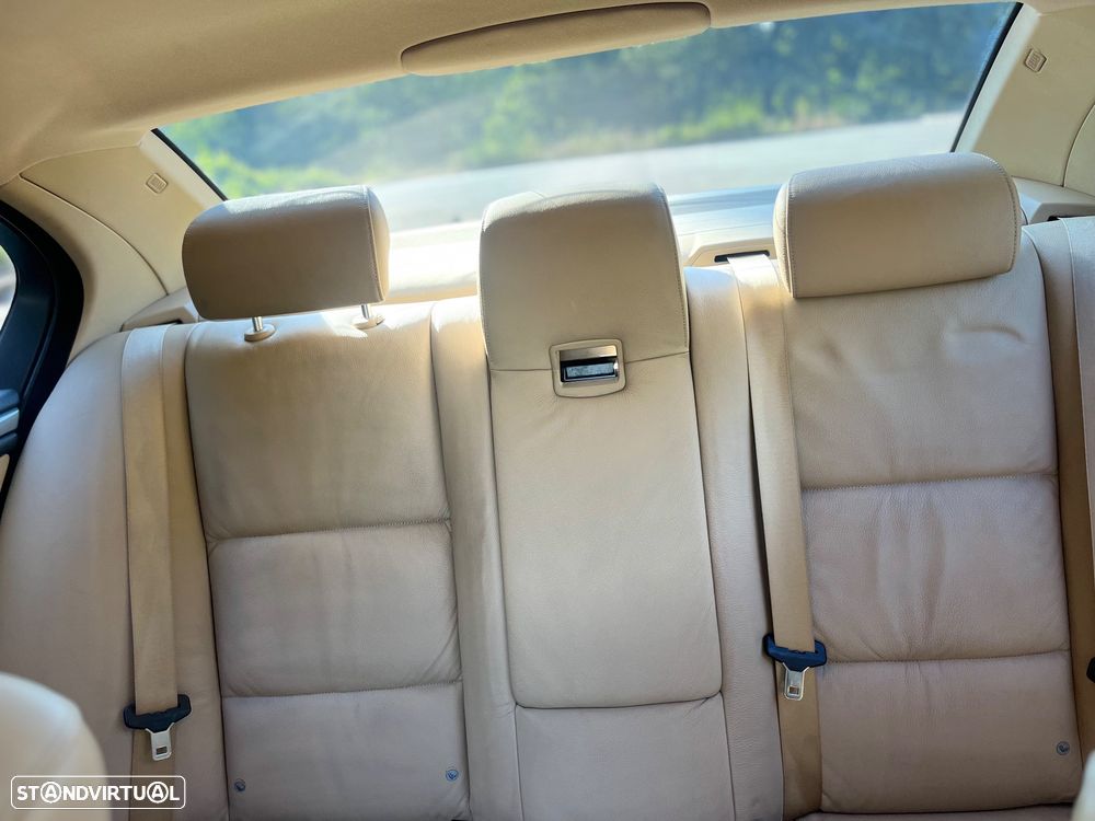 BMW 520 dA Executive - 13
