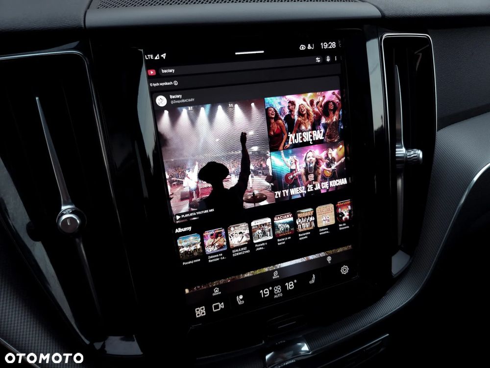 Volvo XC 60 B4 D AWD Plus Dark - 32