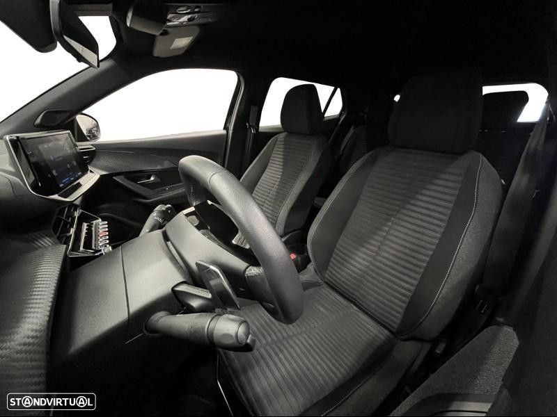 Peugeot 2008 1.2 PureTech Active EAT8 - 3