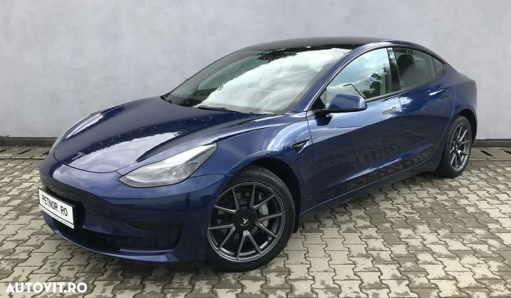 Tesla Model 3 RWD - 2