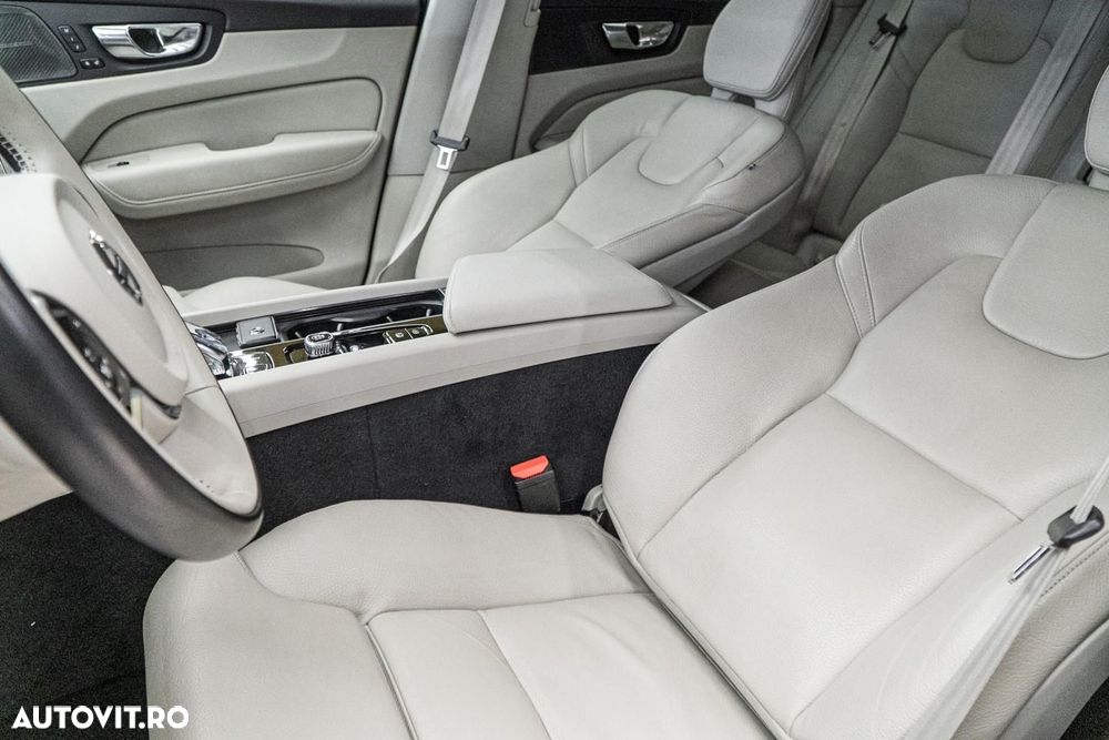 Volvo XC 60 B4 MHEV AT8 AWD Momentum Pro - 18