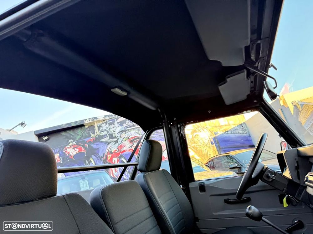Land Rover Defender 90 2.5 Td5 Soft Top - 24