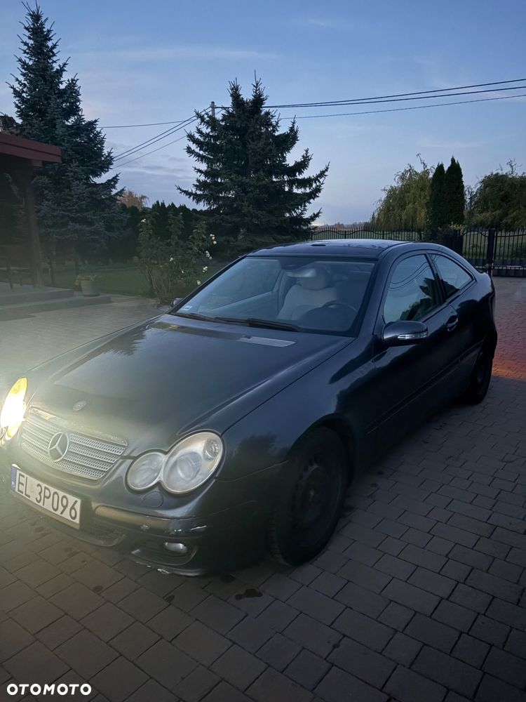 Mercedes-Benz C-Class 2005 photo 4