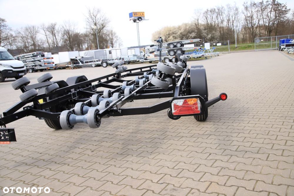 Lorries Przyczepa Podłodziowa PP30-8025 w Kolorze Czarnym Do Łodzi Max 7,8 M DMC 3000 kg Tylne Lampy LED - 12