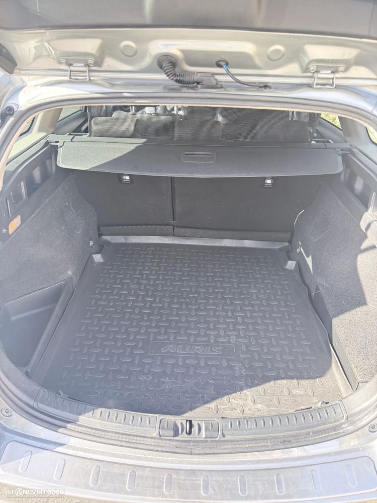Toyota Auris Touring Sports 1.8 HSD Comfort - 28