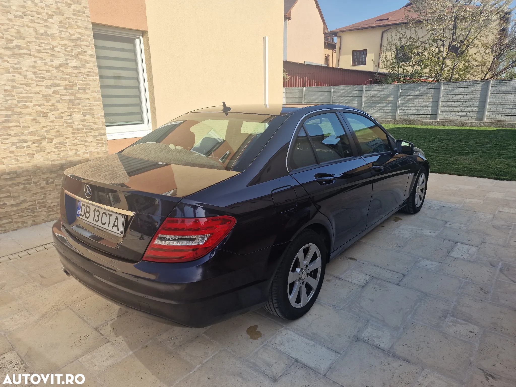 Mercedes-Benz C 200 T (BlueEFFICIENCY) - 2