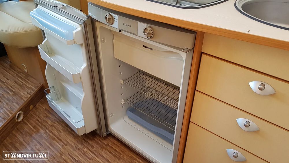 Burstner Nexxo T 687 Cama Central - 25