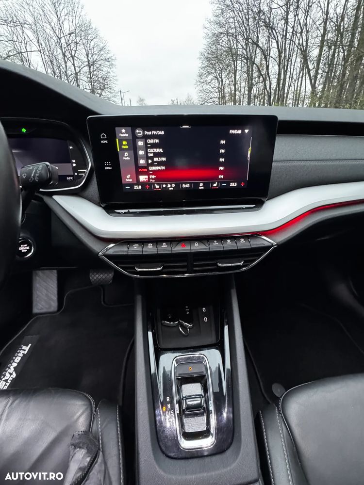 Skoda Octavia Combi 2.0 TDI DSG Exclusive Plus - 29