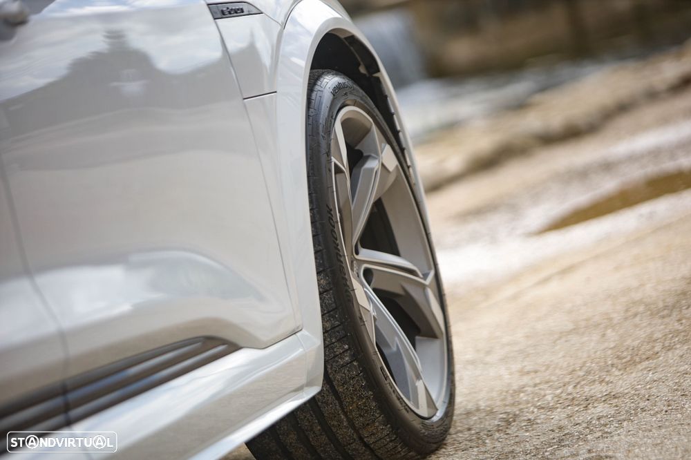 Audi SQ8 Sportback e-tron quattro - 17