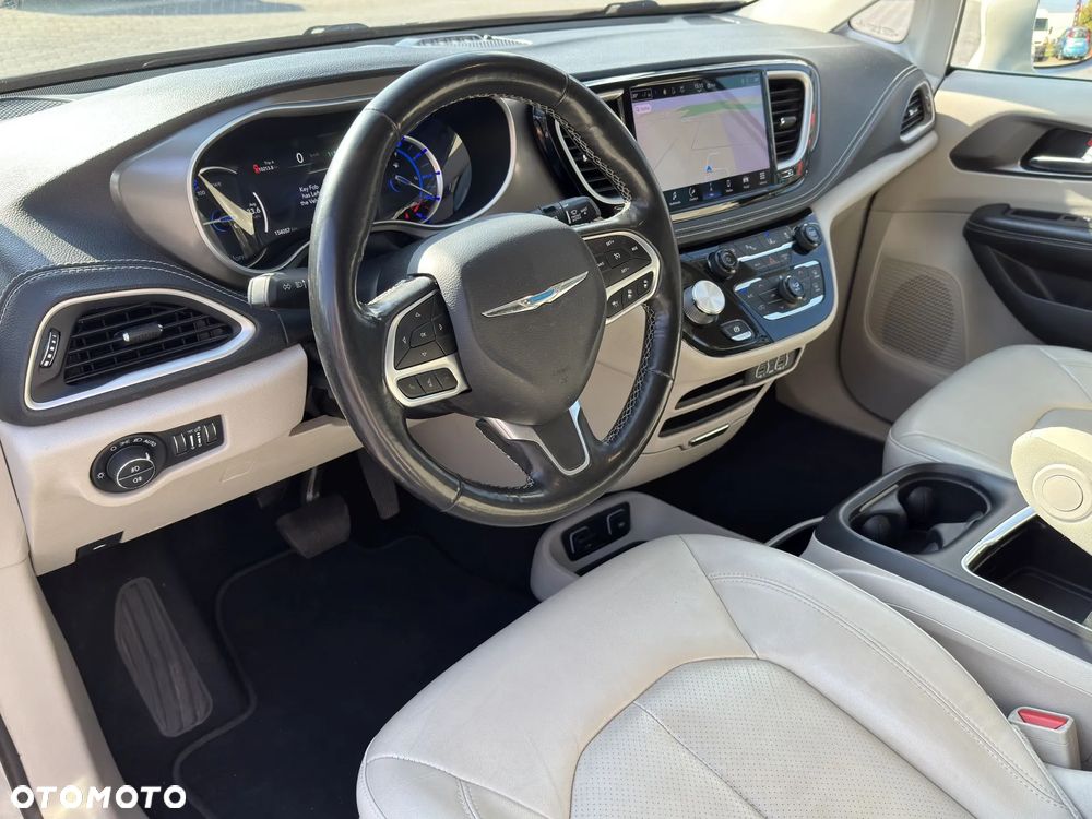 Chrysler Pacifica - 12
