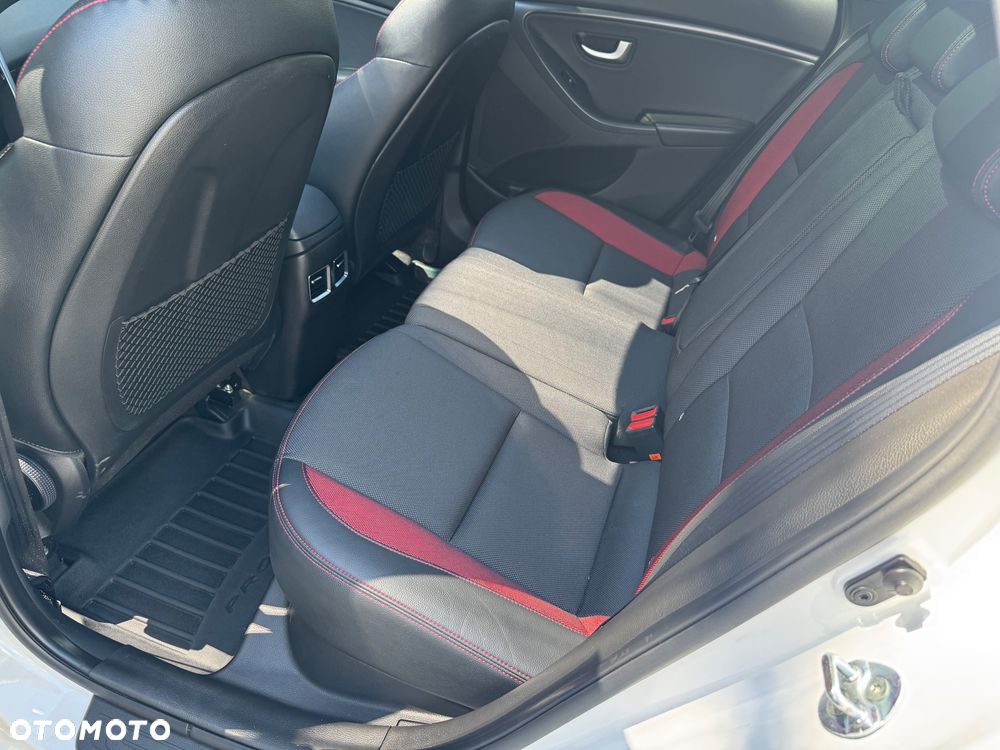 Hyundai i30 1.6 GDI Turbo Luxury - 25