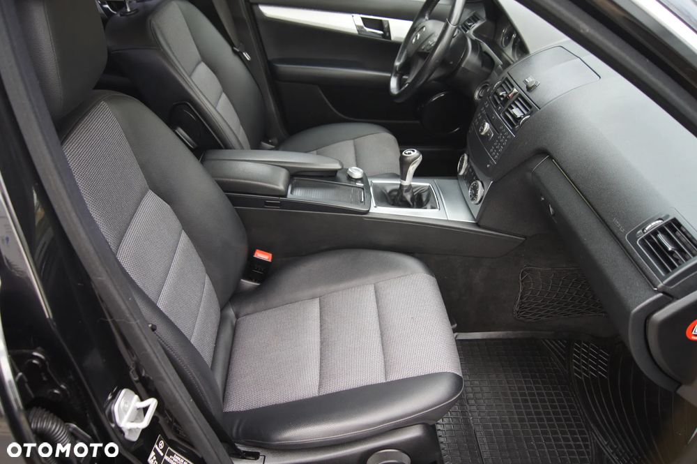 Mercedes-Benz Klasa C 180 Kompressor BlueEFFICIENCY Avantgarde - 17