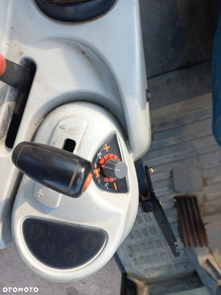 Massey 5455,5460,5465,5470, kabina,licznik,wiązka elektryczna,5445.5435,5425,sterownik,komputer,dyna 4,most,skrzynia,manetka biegów,podłokietnik,rewers,kompletna instalacja elektryczna. - 2
