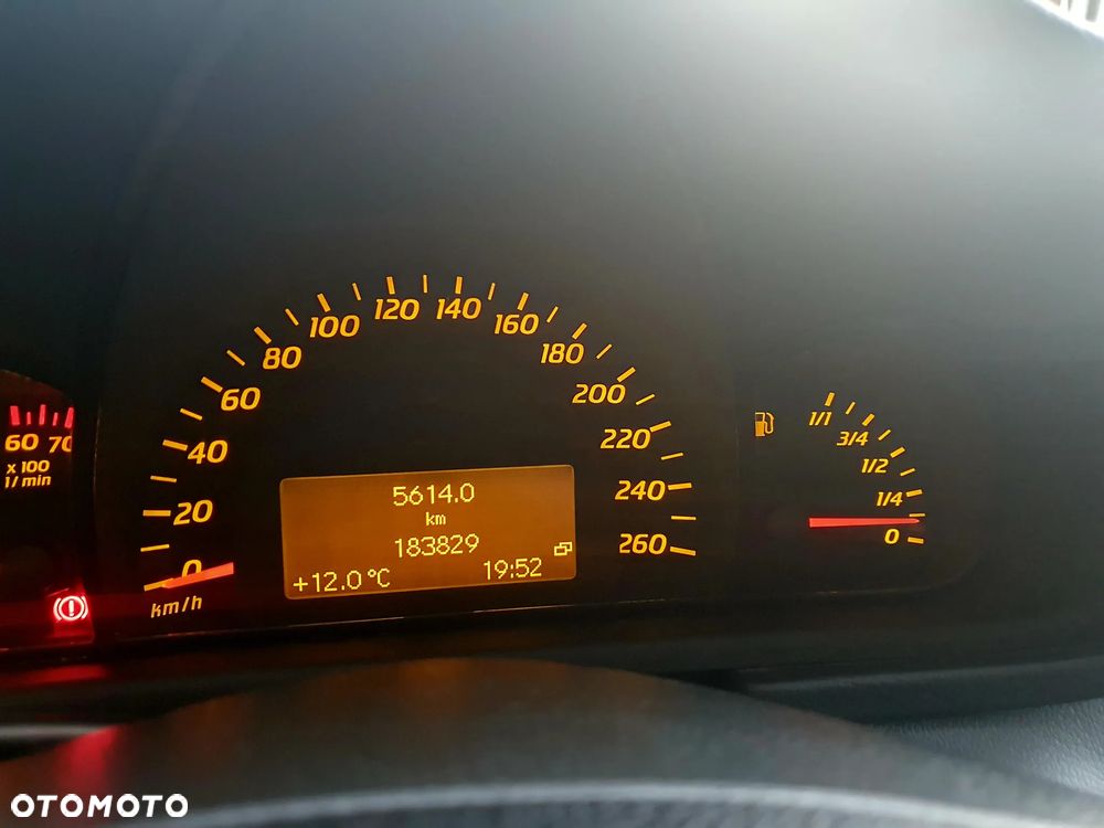 Mercedes-Benz Klasa C 180 - 11