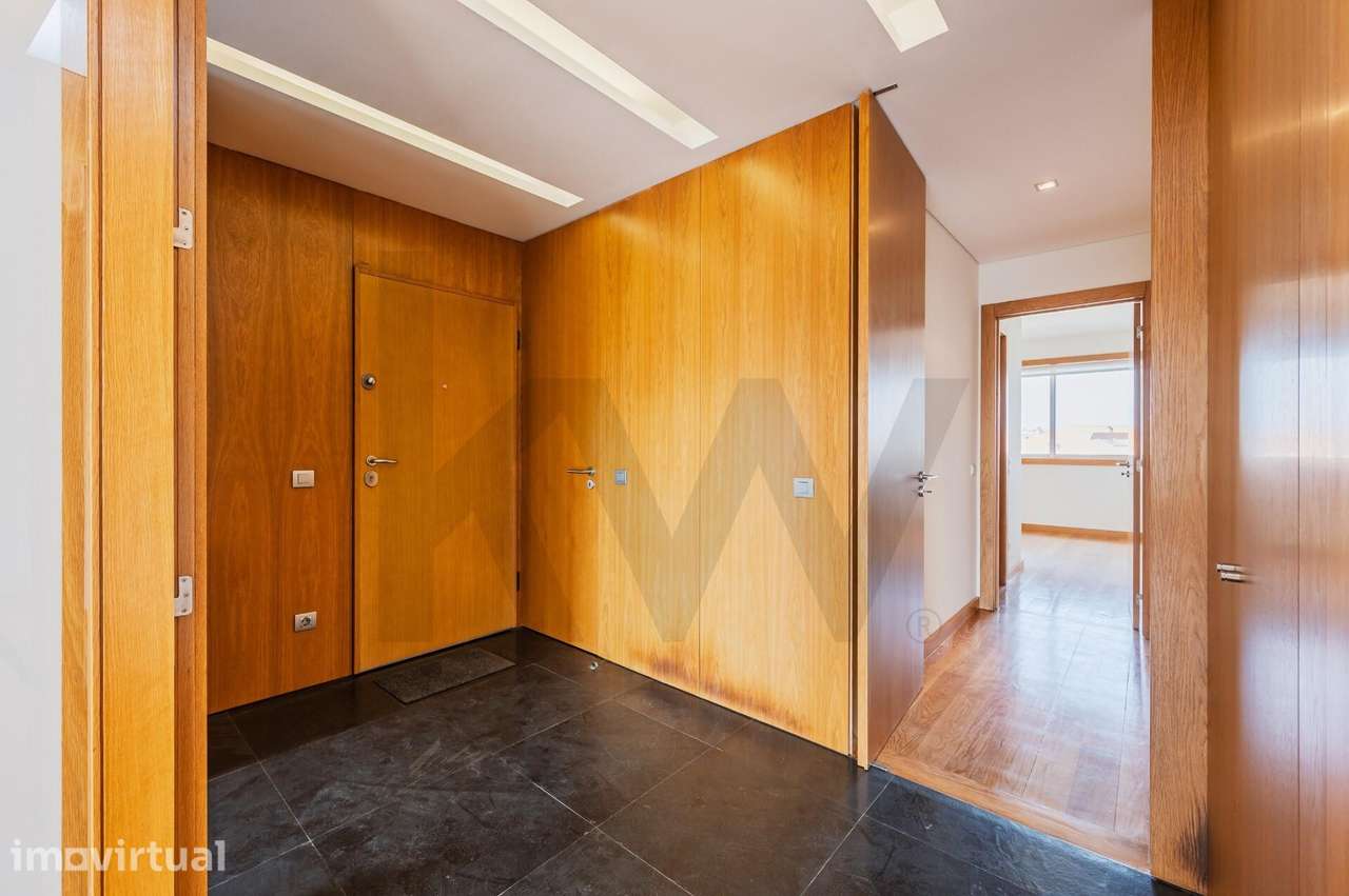 Apartamento T2 para arrendamento, com varanda e garagem e vistas desaf - Grande imagem: 5/29